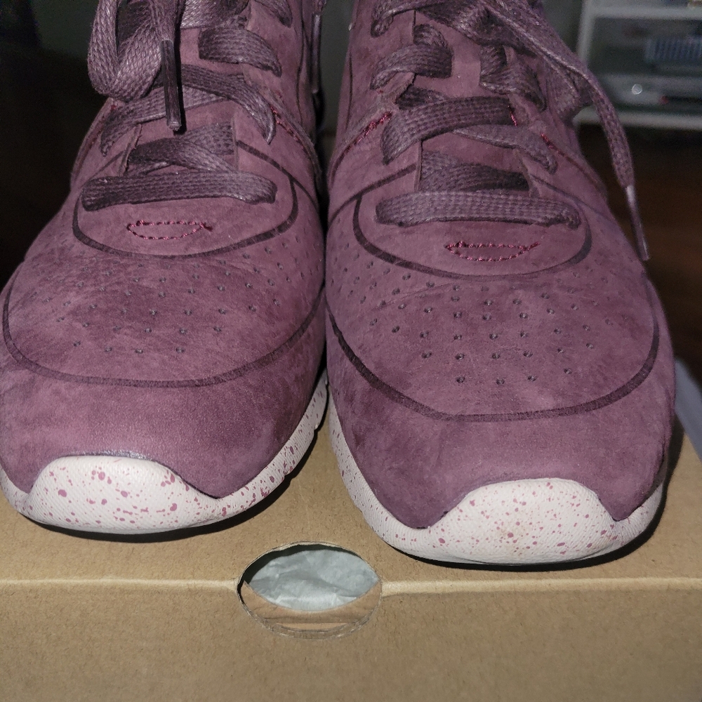 UGG Sneakers